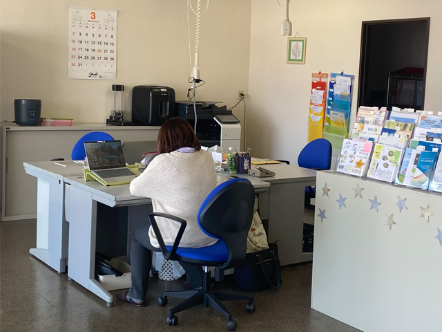 デスクワーク中